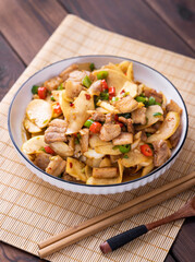 Stir-fried pork with bamboo shoots