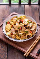 stir fried noodles with chicken
