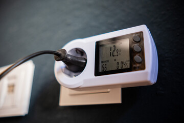 Messgerät zur Erfassung des Stromverbrauchs an einer Steckdose