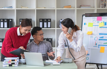 Fototapeta premium Marketing, Finance, Accounting, Planning, A team of businessmen plan with their laptops and graph charts for their profits and use a calculator to calculate their company is annual balance.