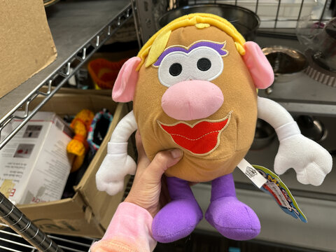 New Hope, Minnesota - October 18, 2022: Hand Holds Up A Vintage 1980s Mrs Potato Head Stuffed Toy