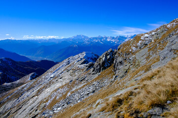 Roccia a placche sulla cresta tra il Pizzo Locciabella e il Pizzo Scheggia, Onsernone Alpi...