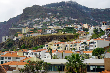 Fototapeta na wymiar houses on the hills of camera de lobos