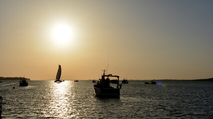 Coucher de soleil sur un bateau