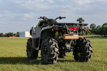 Obraz premium Modern quad bike in field on sunny day