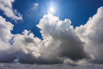 空と雲と太陽
blue sky with clouds