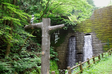 小便小僧の噴水と赤坂沢砂防ダム／日本埼玉県入間郡越生町