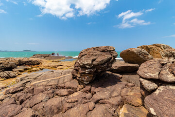 Fototapeta na wymiar rochas Praia do Ermitão Guarapari região metropolitana de Vitória, Espirito Santo, Brasil