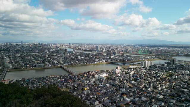 信濃川が流れる新潟市の空撮