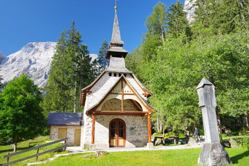Fototapeta na wymiar Pragser Wildsee Kapelle