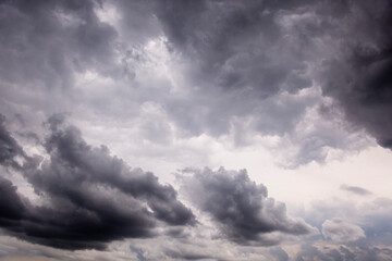Obraz premium Dark clouds all over the sky before a heavy rain storm