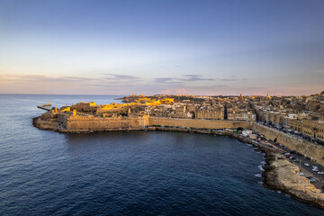 Obraz premium Aerial drone skyline of Valletta at sunset, Malta