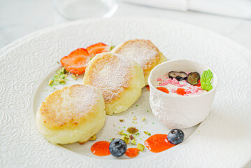 cottage cheese pancakes with sweet sauce