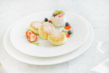 cottage cheese pancakes with sweet sauce