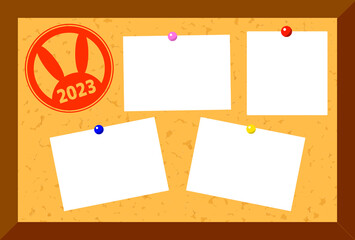 卯年に使えるコルクボードの年賀状　写真3枚　シンプルな卯年のスタンプ　赤