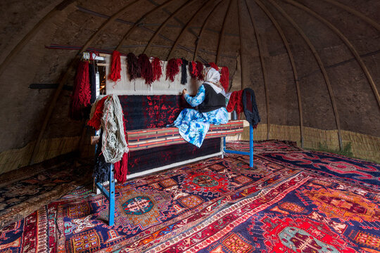 Traditionelles Teppich kn&uuml;pfen