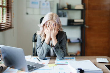 Obraz premium Portrait of sme business owner, woman using computer and financial statements Anxious expression on expanding the market to increase the ability to invest in business