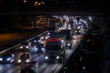 Fototapeta premium 夕闇の高速道路