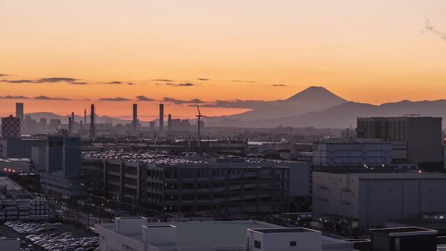 【神奈川県・川崎市】御光射す富士山と川崎の街並み　夕暮れ時　タイムラプス映像　パンライト　
Kawasaki city and mt.Fuji at sunset - Kanagawa, Japan - time lapse video - pan right