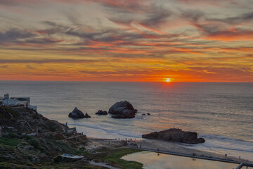 Fototapeta na wymiar Sunset Over Pacific Ocean from San Francisco Landmark