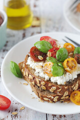 Sandwiches with cherry tomatoes and cottage cheese	