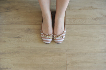 sapato estiloso feminino sapatilha de mulher retrô © Alexandre