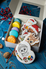 Christmas gingerbread and macaroons. Merry Christmas
