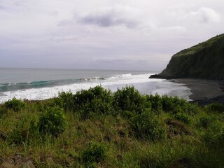Plage basaltique sur l'océan Atlantique de Lombo Gordo sur l'île de Sao Miguel aux Açores. Portugal