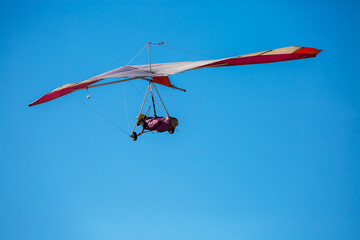 Fototapeta na wymiar Hang gliding in a blue sky
