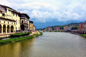 Obraz premium View along the Arno River in Florence