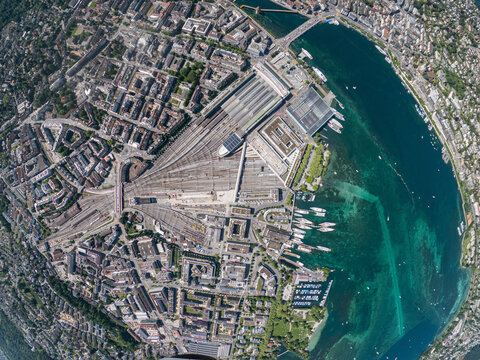 Luzern aus der Luft. Luftaufnahem von Luzern mit dem Bahnhof, Vierwaldst&auml;ttersee, Kapellbr&uuml;cke und dem Fluss Reuss