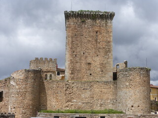 CASTILLO EN PUEBLO SALMANTINO DE  MIRANDA DEL CASTAÑAR