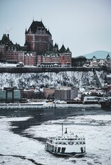 Obraz premium Picture taken in winter at Quebec, Fleuve, hiver, traversier, Levis, canada