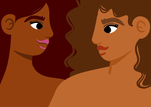 Dos mujeres latinas y morenas mir&aacute;ndose de frente