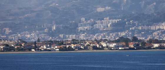 Obraz premium City by the Sea. Messina, Sicilia, Italy. Sunny Morning.