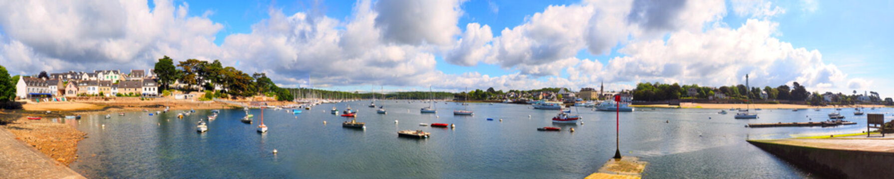 The port of Sainte Marine, on the banks of the Odet opposite the port of B&eacute;nodet, is a small heritage jewel surrounded by woods and the sea located in Brittany in the department of Finist&egrave;re