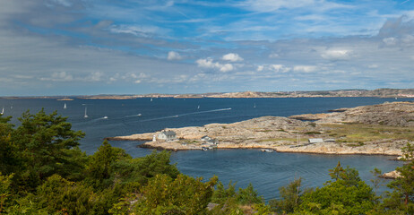 Insel Marstrand und die Festung Carlsten.
Felsige Küstenlandschaft in Schweden.