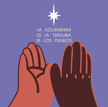Manos morenas con el texto: la solidaridad es la ternura de los pueblos