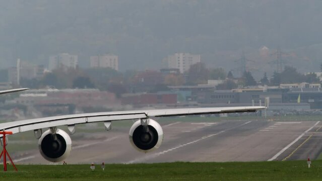 Working A380-800 airplane turbines