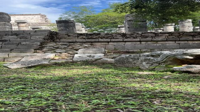 Chich&eacute;n Itz&aacute;, una de las ciudades mayas m&aacute;s grandes, una gran ciudad precolombina construida por el pueblo maya. El sitio arqueol&oacute;gico est&aacute; ubicado en el Estado de Yucat&aacute;n, M&eacute;xico.