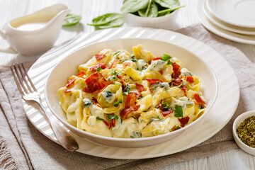 ricotta spinach tortellini in creamy cheese sauce