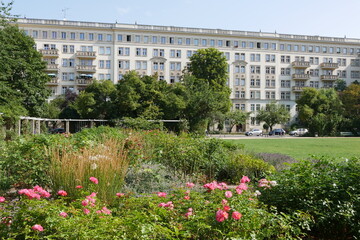 Parkanlage in der Karl-Marx-Allee in Berlin