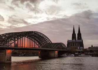 K&ouml;lner Dom bei Sonnenuntergang