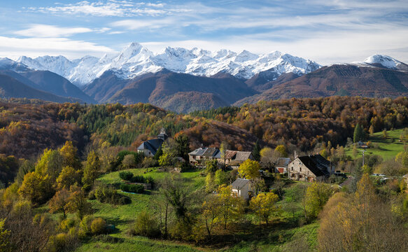Village de montagne des Pyrénées Ariégeoises dans le sud-ouest de la France