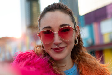 Selfie time. Close-up of charming confident and stylish caucasian blond woman in trendy pink sunglasses and denim, pulling hand towards camera to take photo, smiling joyfully, updating profile shot