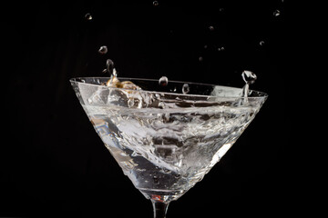 Rings splashing in a cup