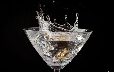 Rings in a glass 