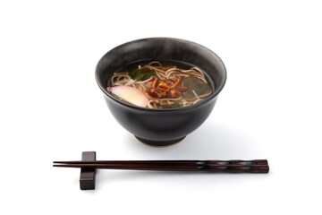 湯気立つ なめこ 蕎麦 そば 白背景
