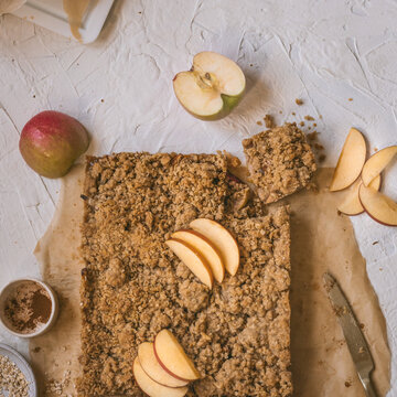 apply crisp bars w/ sliced apples on top and ingredients shown