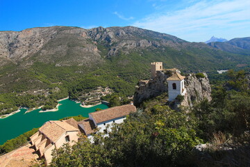 Fototapeta na wymiar Guadalest castle on the topmost part of the cliff with castle buildings and a mountain lake